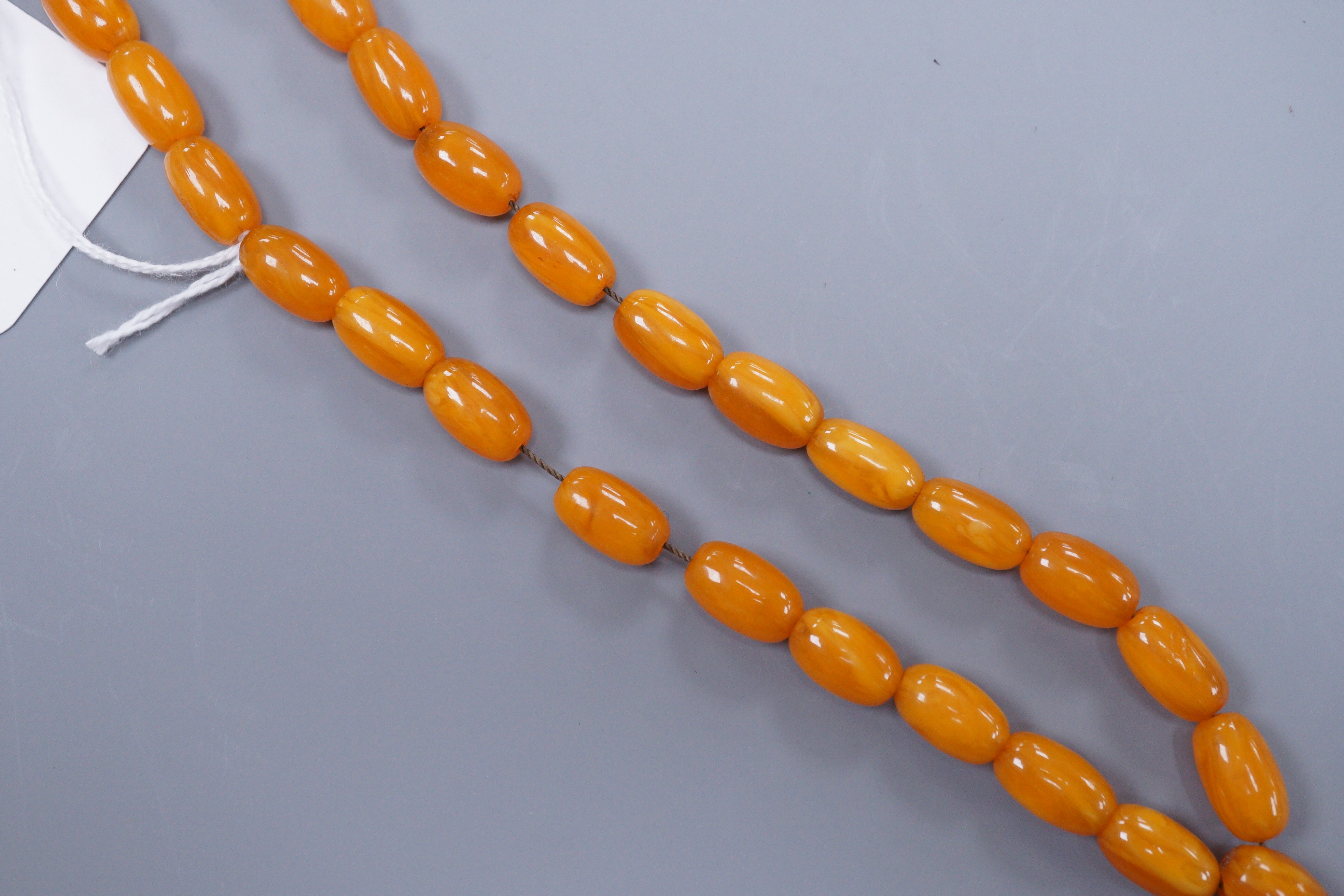 An early 20th century reconstituted amber bead necklace, gross 26.5 grams